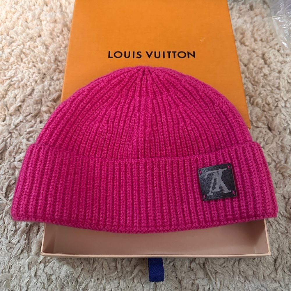 Louis Vuitton
Upside-Down Logo Wool Knit Beanie